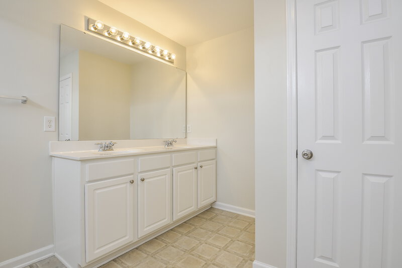 0/Mo, 617 Twain Town Dr Knightdale, NC 27545 Bathroom View 2