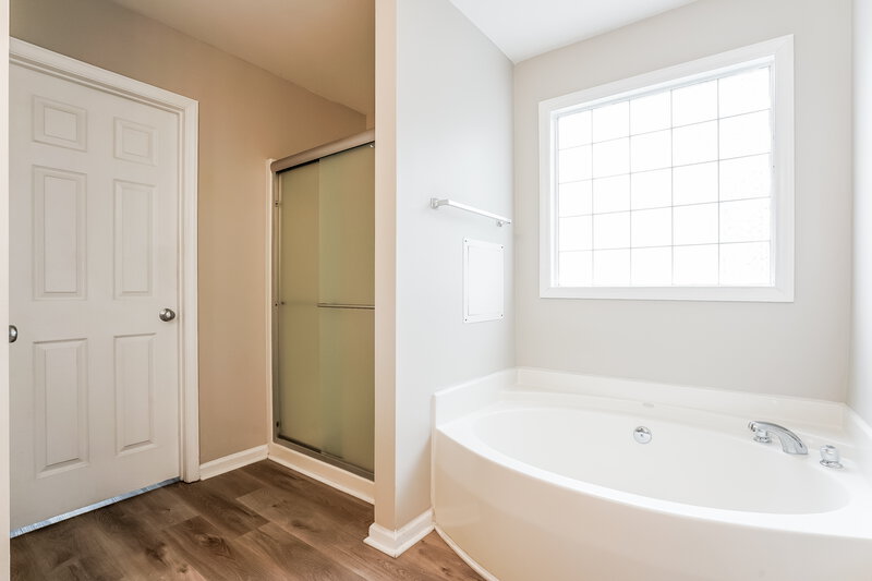 2,035/Mo, 131 Annotto Bay Ln Garner, NC 27529 Main Bathroom View