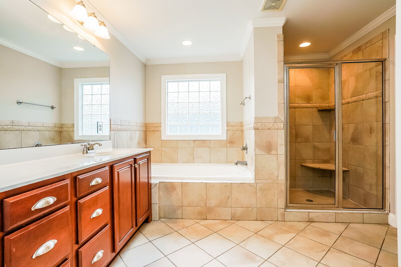 2,170/Mo, 221 Worthington Ct Clayton, NC 27527 Main Bathroom View