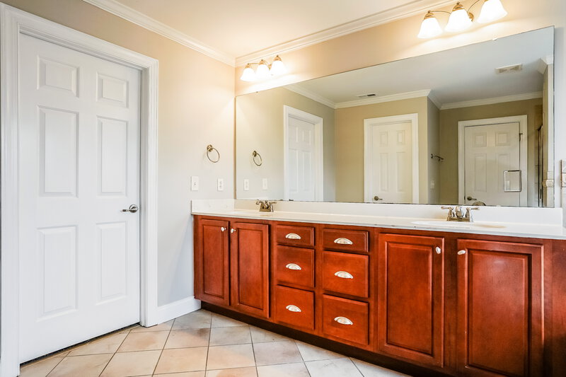 2,170/Mo, 221 Worthington Ct Clayton, NC 27527 Main Bathroom View 2