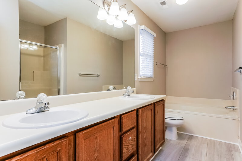 1,965/Mo, 4400 Birmingham Way Raleigh, NC 27604 Main Bathroom View