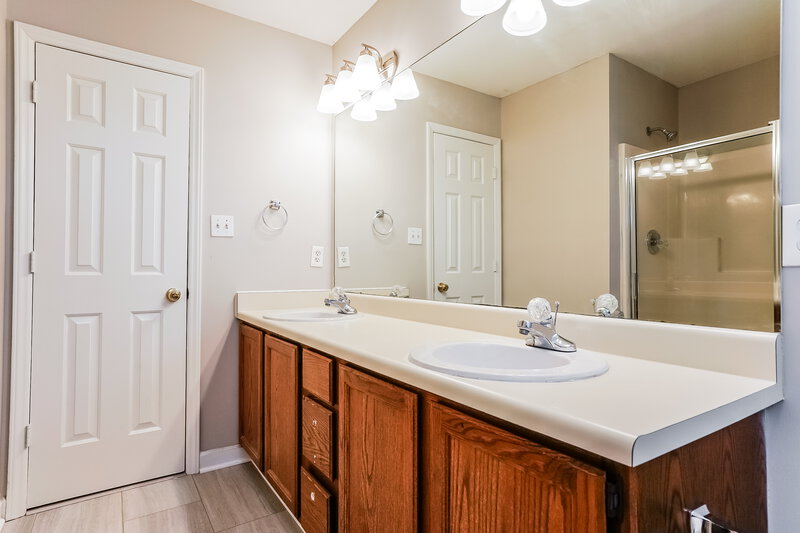 1,965/Mo, 4400 Birmingham Way Raleigh, NC 27604 Bathroom View