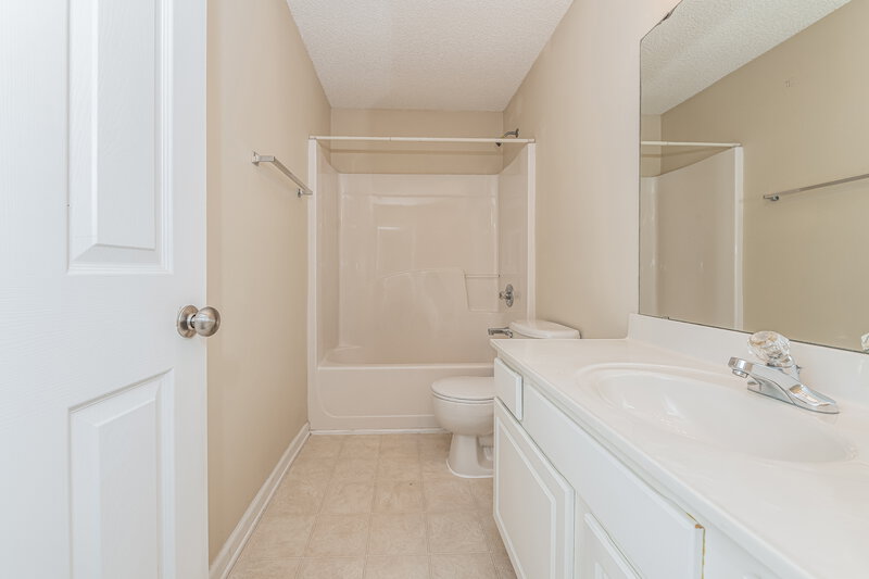 2,260/Mo, 36 Faircloth Ct Clayton, NC 27520 Bathroom View