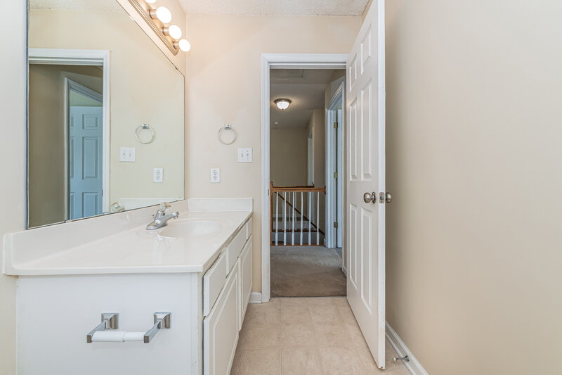2,260/Mo, 36 Faircloth Ct Clayton, NC 27520 Bathroom View 2