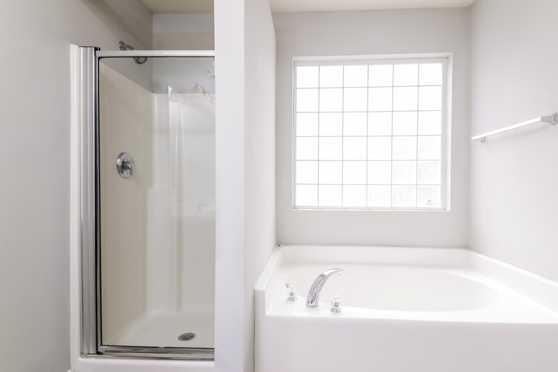 2,035/Mo, 820 Steam Boat St Knightdale, NC 27545 Main Bathroom View 2