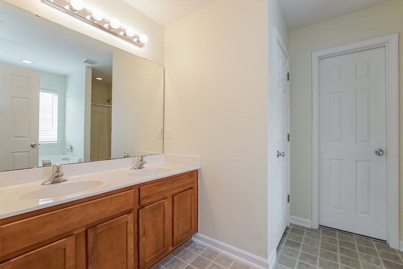 2,145/Mo, 308 Timber Meadow Lake Dr Fuquay Varina, NC 27526 Main Bathroom View