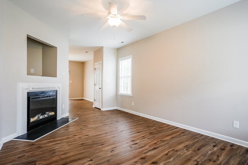 2,580/Mo, 2811 Erinridge Rd Raleigh, NC 27610 Living Room View