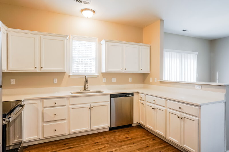 2,580/Mo, 2811 Erinridge Rd Raleigh, NC 27610 Kitchen View 2