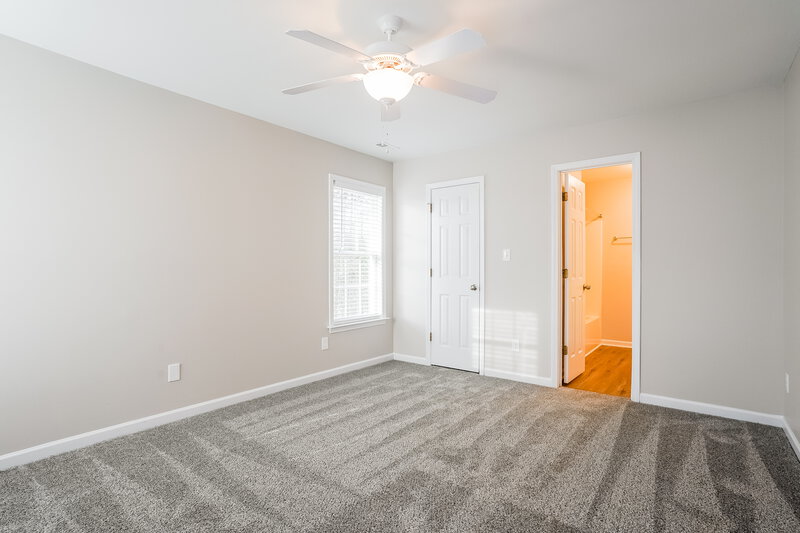 2,580/Mo, 2811 Erinridge Rd Raleigh, NC 27610 Main Bedroom View