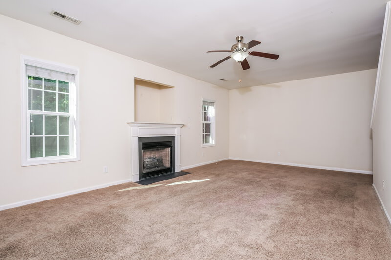 1,945/Mo, 1301 Braemar Highland Dr Zebulon, NC 27597 Living Room View