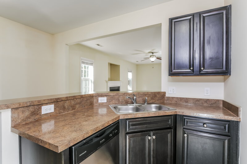 1,945/Mo, 1301 Braemar Highland Dr Zebulon, NC 27597 Kitchen View