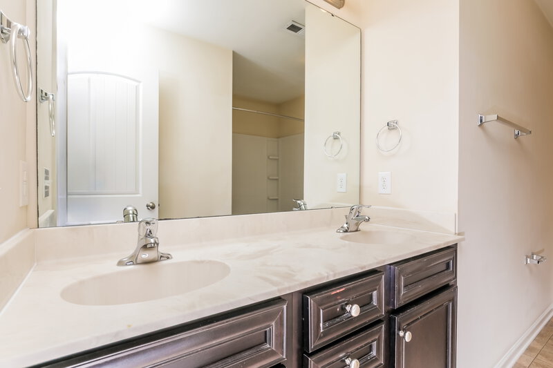 1,945/Mo, 1301 Braemar Highland Dr Zebulon, NC 27597 Main Bathroom View