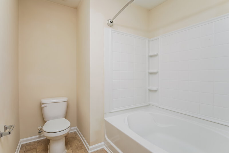 1,945/Mo, 1301 Braemar Highland Dr Zebulon, NC 27597 Main Bathroom View 2