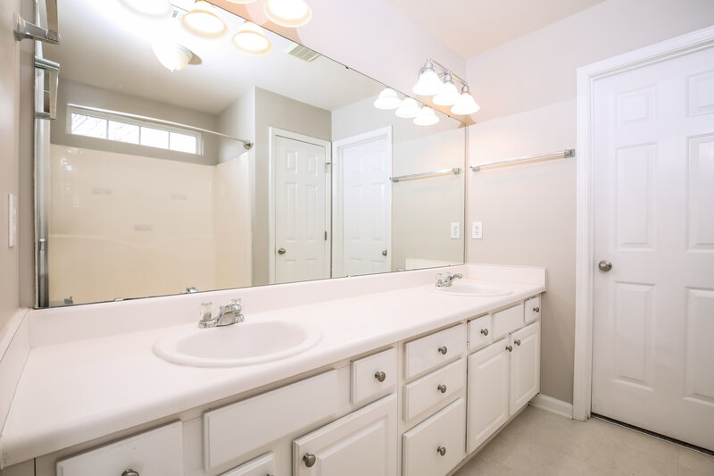 1,835/Mo, 2043 Swimming Hole Cir Raleigh, NC 27610 Main Bathroom View