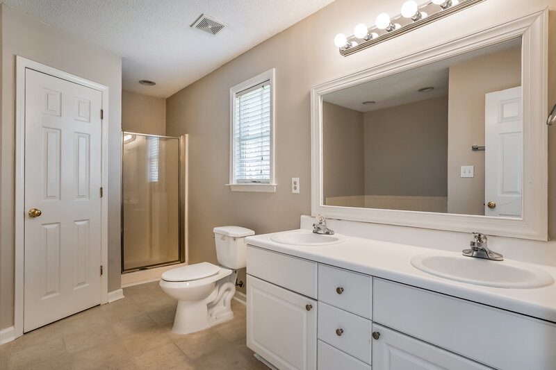 3,060/Mo, 4000 Mackinac Island Ln Raleigh, NC 27610 Main Bathroom View