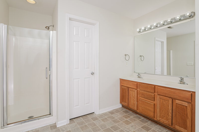 2,175/Mo, 3771 Burtons Barn St Raleigh, NC 27610 Main Bathroom View 2