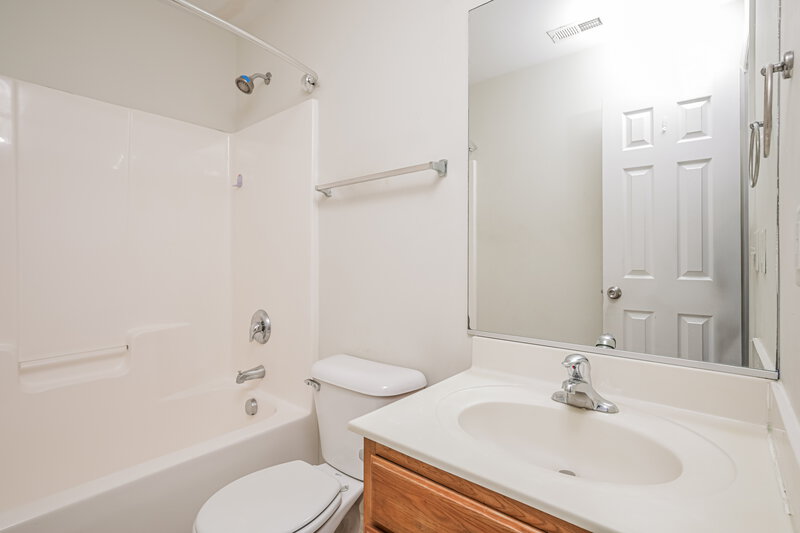 2,175/Mo, 3771 Burtons Barn St Raleigh, NC 27610 Bathroom View