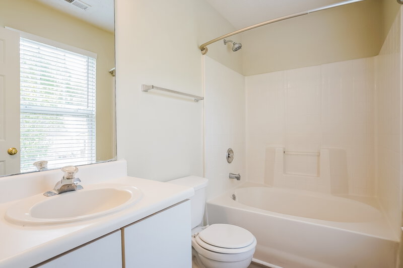 2,015/Mo, 3800 Hopper St Raleigh, NC 27616 Main Bathroom View