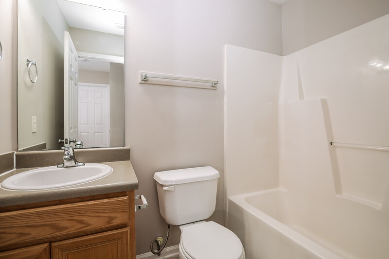 1,785/Mo, 721 Champion St Clayton, NC 27520 Bathroom View