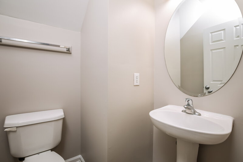 1,785/Mo, 721 Champion St Clayton, NC 27520 Bathroom View 2