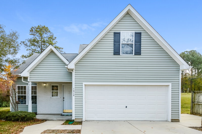 2,110/Mo, 1910 Sterling Hill Dr Fuquay Varina, NC 27526 External View