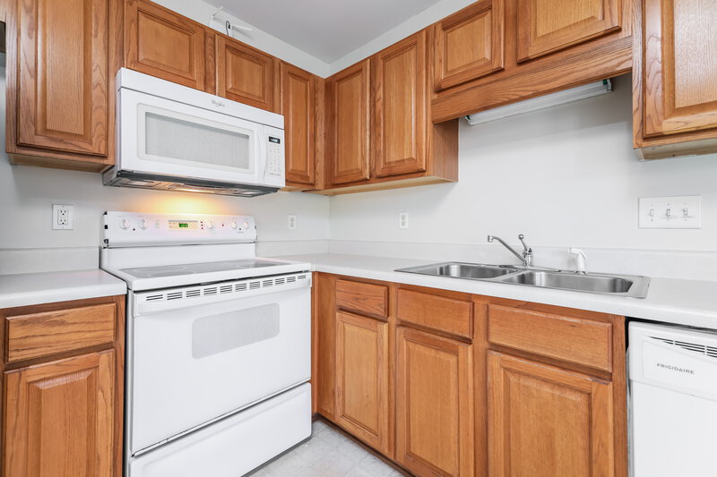 1,785/Mo, 525 Groveton Trl Wake Forest, NC 27587 Kitchen View 2