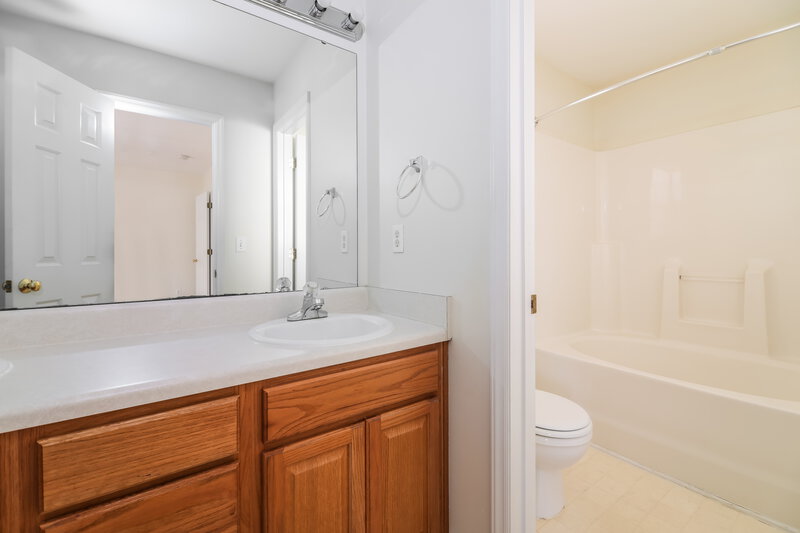 1,785/Mo, 525 Groveton Trl Wake Forest, NC 27587 Main Bathroom View 2