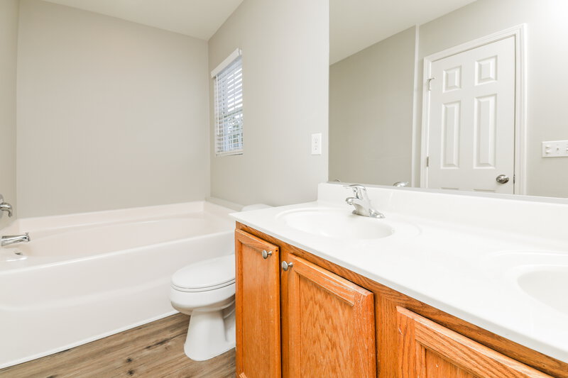 1,880/Mo, 1550 Pebble Ridge Dr Raleigh, NC 27610 Bathroom View