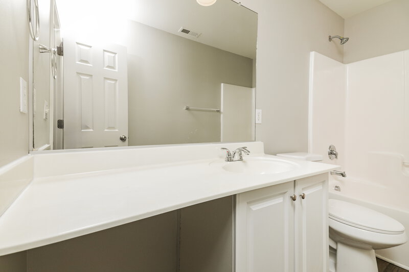 1,880/Mo, 1550 Pebble Ridge Dr Raleigh, NC 27610 Bathroom View 2