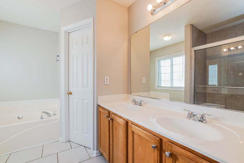 2,175/Mo, 4301 Mantua Way Raleigh, NC 27604 Main Bathroom View
