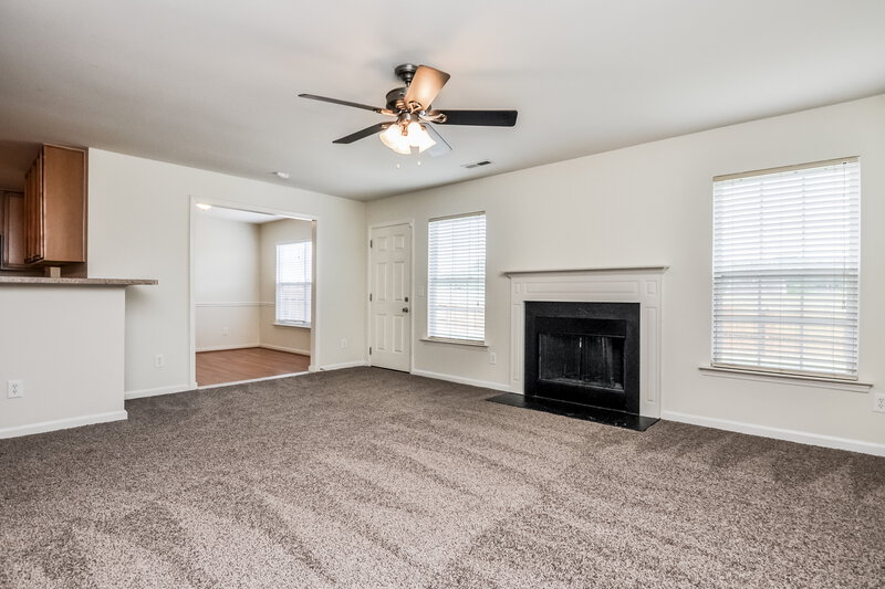 2,195/Mo, 745 Willow Bay Dr Fuquay Varina, NC 27526 Family Room View