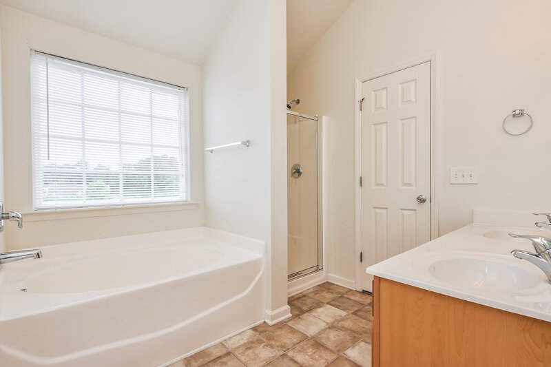 2,195/Mo, 745 Willow Bay Dr Fuquay Varina, NC 27526 Master Bathroom View