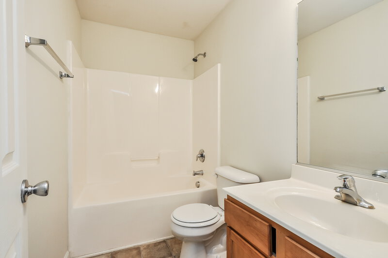2,195/Mo, 745 Willow Bay Dr Fuquay Varina, NC 27526 Bathroom View