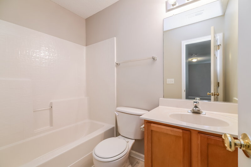 2,180/Mo, 4904 Tommans Trl Raleigh, NC 27616 Bathroom View