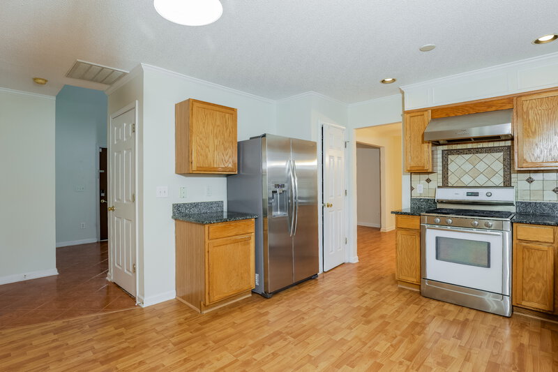 2,035/Mo, 401 Siena Dr Wake Forest, NC 27587 Kitchen View 2