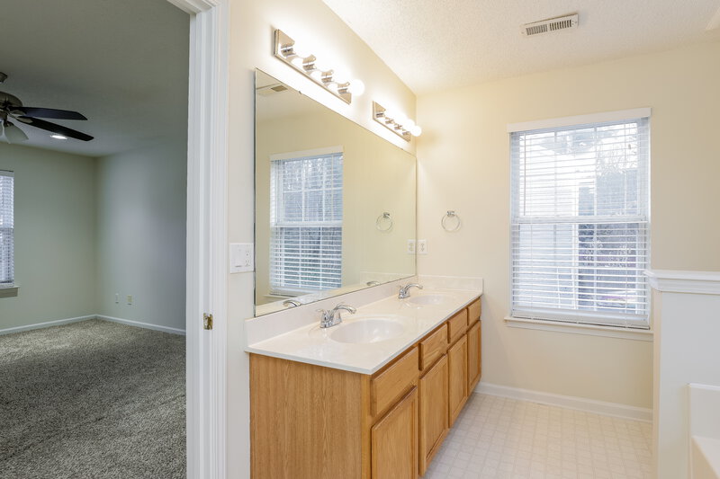 2,035/Mo, 401 Siena Dr Wake Forest, NC 27587 Main Bathroom View