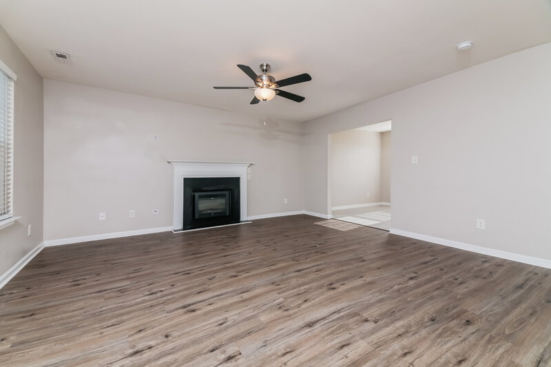 1,925/Mo, 248 N Weststone Blvd Fuquay Varina, NC 27526 Living Room View