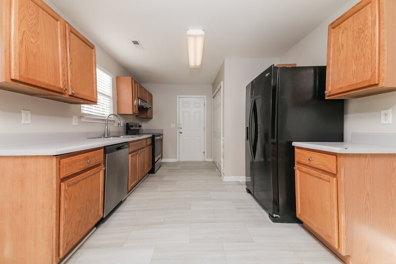 1,925/Mo, 248 N Weststone Blvd Fuquay Varina, NC 27526 Kitchen View