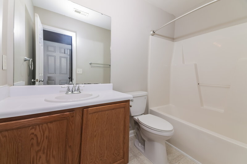 1,925/Mo, 248 N Weststone Blvd Fuquay Varina, NC 27526 Bathroom View