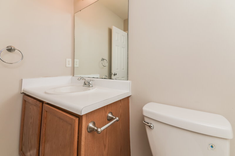 1,925/Mo, 248 N Weststone Blvd Fuquay Varina, NC 27526 Bathroom View 2