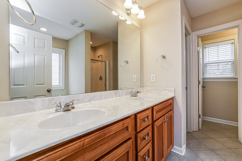 2,075/Mo, 601 Monterey Pine Dr Fuquay Varina, NC 27526 Main Bathroom View 2