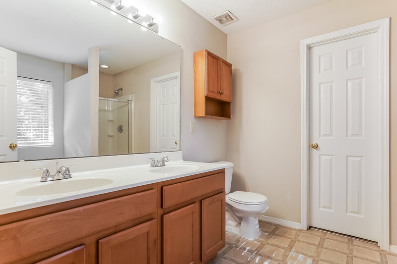 2,235/Mo, 2232 Ballston Pl Knightdale, NC 27545 Main Bathroom View
