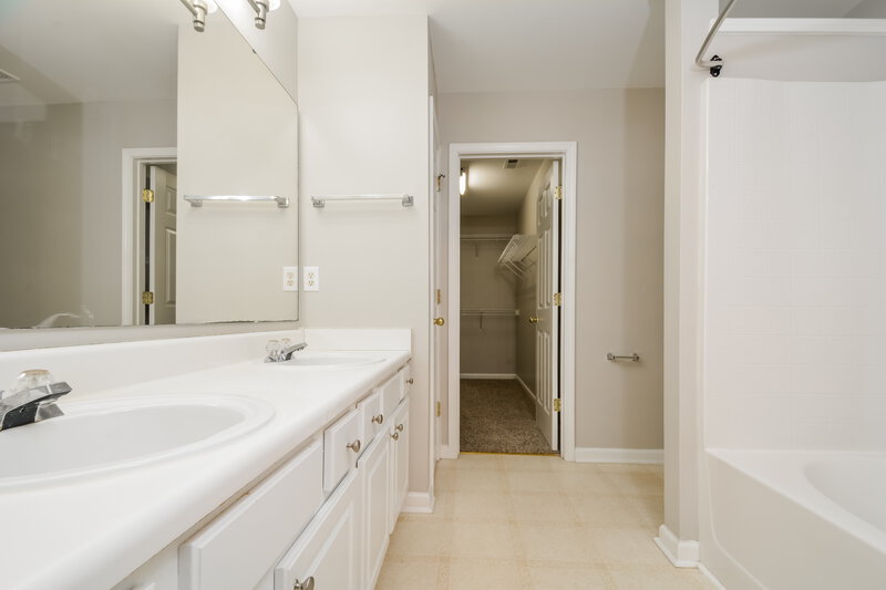 2,100/Mo, 5263 Little Sandy Dr Raleigh, NC 27616 Main Bathroom View 2