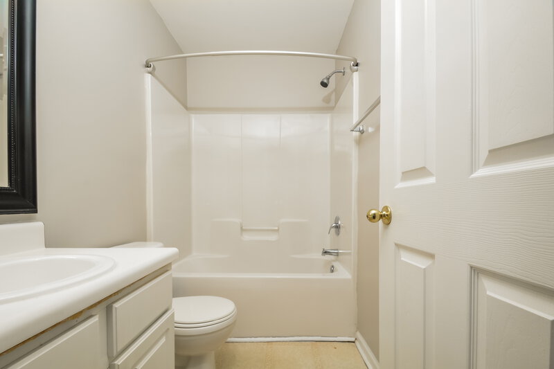 2,100/Mo, 5263 Little Sandy Dr Raleigh, NC 27616 Bathroom View