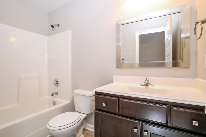 1,955/Mo, 1253 Braemar Highland Dr Zebulon, NC 27597 Bathroom View