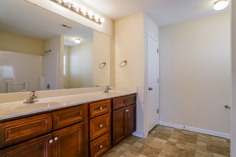 1,845/Mo, 2326 King Malcolm Ln Zebulon, NC 27597 Main Bathroom View