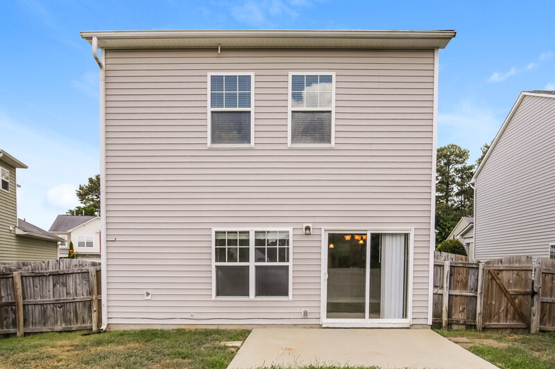 1,900/Mo, 645 Smithridge Way Fuquay Varina, NC 27526 Rear View