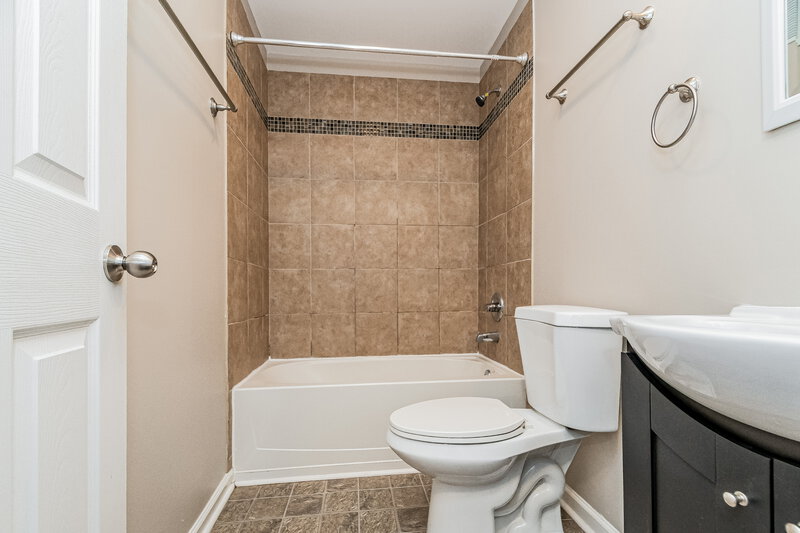 2,240/Mo, 430 Woodchase Green Dr Fuquay Varina, NC 27526 Bathroom View