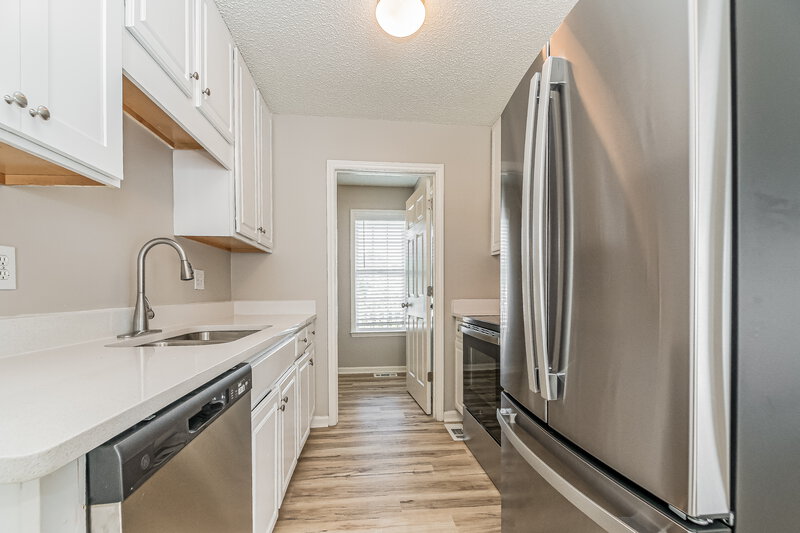 1,815/Mo, 1012 S Willhaven Dr Fuquay Varina, NC 27526 Kitchen View