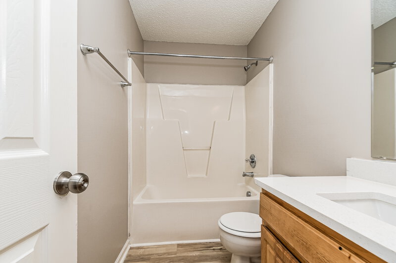 1,815/Mo, 1012 S Willhaven Dr Fuquay Varina, NC 27526 Bathroom View 2